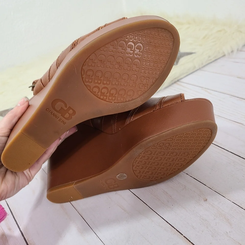 Gianni Bini Platform Wedge Sandals Brown Faux Leather Ankle Strap Size 9.5